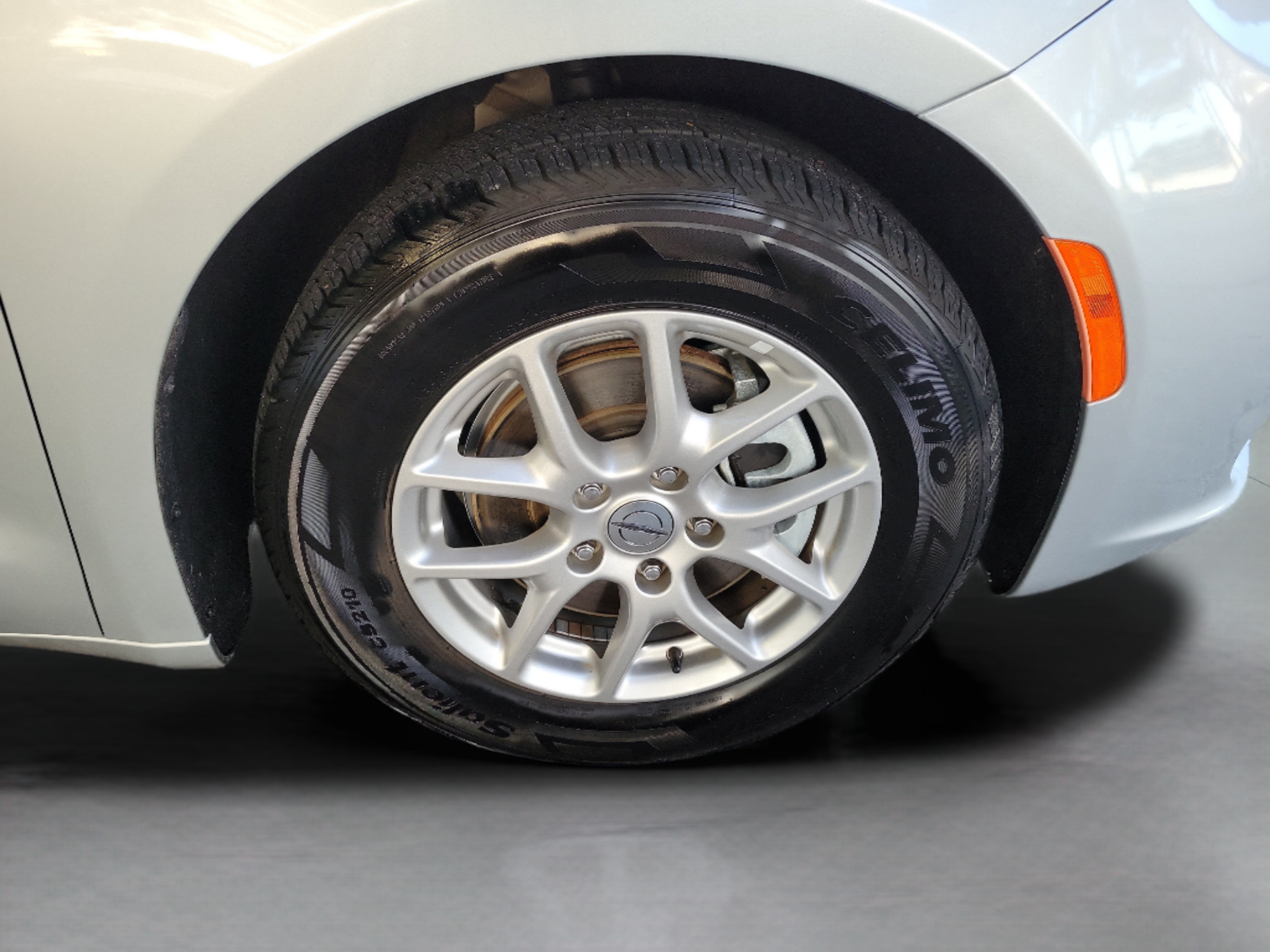 Used 2024 Chrysler Pacifica Touring-L FWD image 6