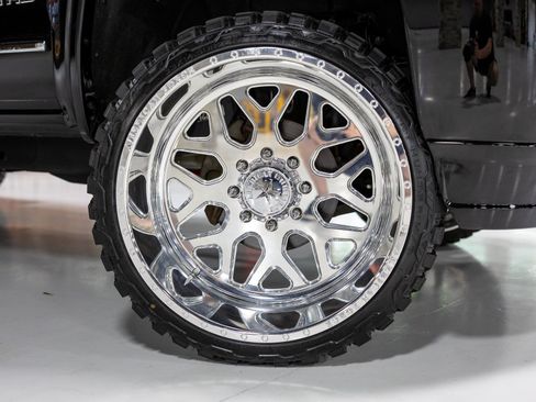 Used 2017 GMC Sierra 2500 Denali w/ Duramax Plus Package AWD/4WD image 4