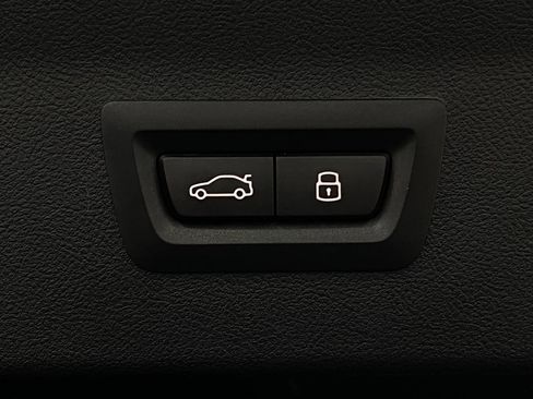 Certified 2025 BMW X4 xDrive30i image 6