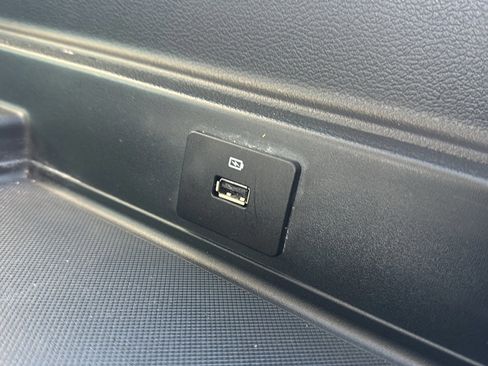 Used 2023 Ford Expedition XLT image 25