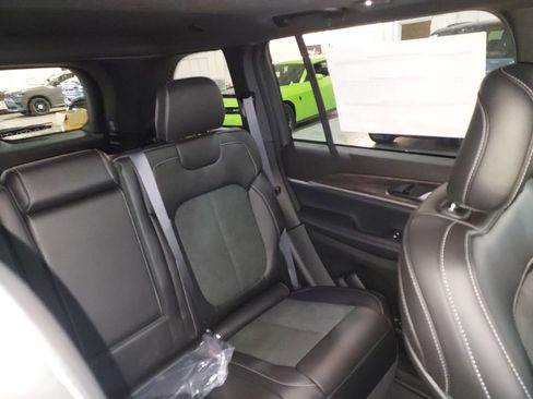 New 2026 Jeep Grand Cherokee Laredo image 14