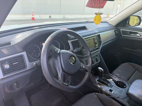 Used 2018 Volkswagen Atlas S FWD image 2