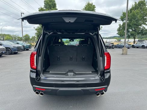 Used 2023 GMC Yukon AT4 w/ Technology Package AWD/4WD image 10