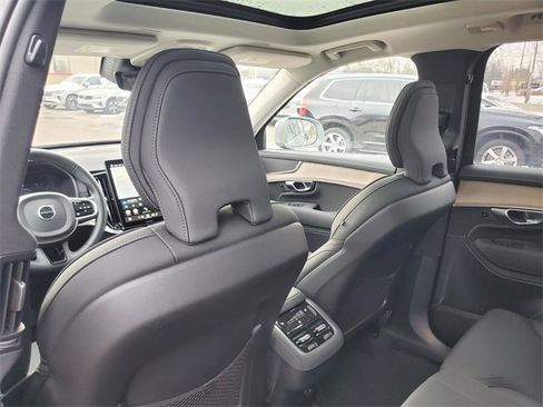 Certified 2025 Volvo XC90 B6 Plus image 28