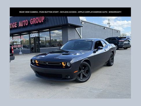 Used 2018 Dodge Challenger SXT RWD image 1