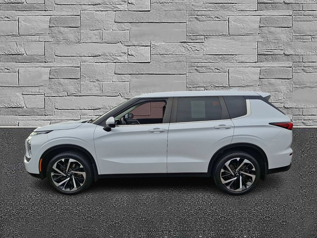 Used 2022 Mitsubishi Outlander ES AWD/4WD image 6