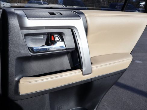 Used 2014 Toyota 4Runner SR5 image 14