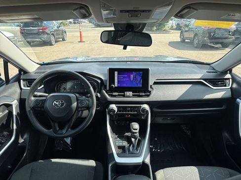 Used 2025 Toyota RAV4 XLE AWD/4WD image 10