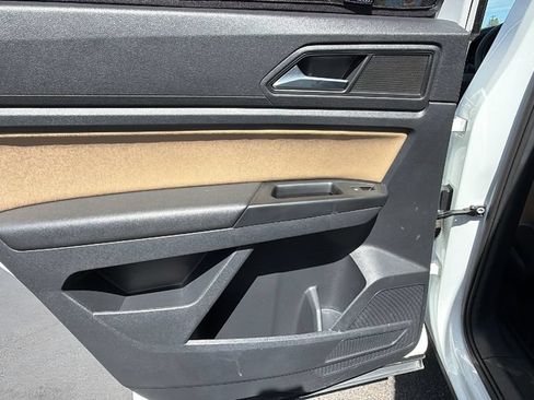 Used 2020 Volkswagen Atlas Cross Sport SE w/ Panoramic Sunroof Package FWD image 15