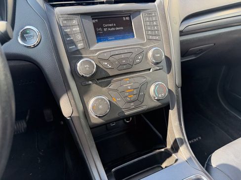 Used 2018 Ford Fusion SE w/ Equipment Group 201A FWD image 19