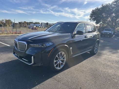 Used 2025 BMW X5 xDrive50e w/ Parking Assistance Package image 8
