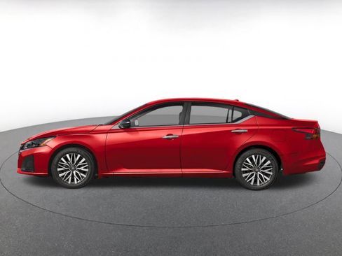 Used 2025 Nissan Altima 2.5 SV FWD image 3