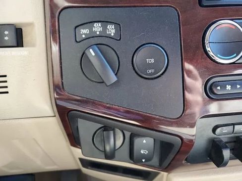 Used 2010 Ford F250 Lariat image 27