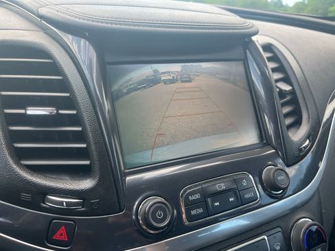 Used 2019 Chevrolet Impala LT FWD image 21