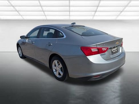 Used 2024 Chevrolet Malibu LT FWD image 2