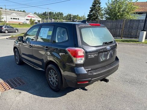 Used 2017 Subaru Forester 2.5i AWD/4WD image 5