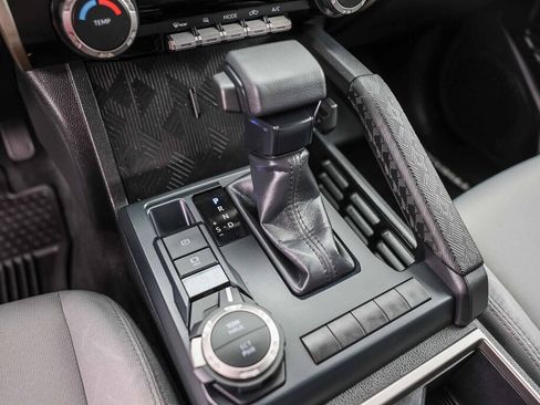 Certified 2025 Toyota Tacoma SR5 AWD/4WD image 12