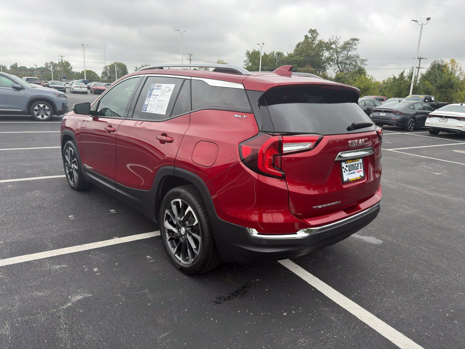 Used 2023 GMC Terrain SLT w/ Infotainment Package II FWD image 4