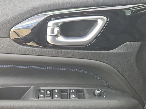 New 2026 Jeep Compass Latitude image 18