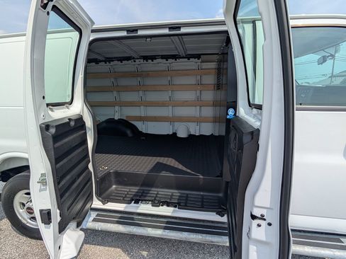 Used 2025 GMC Savana 2500 w/ Driver Convenience Package RWD image 12