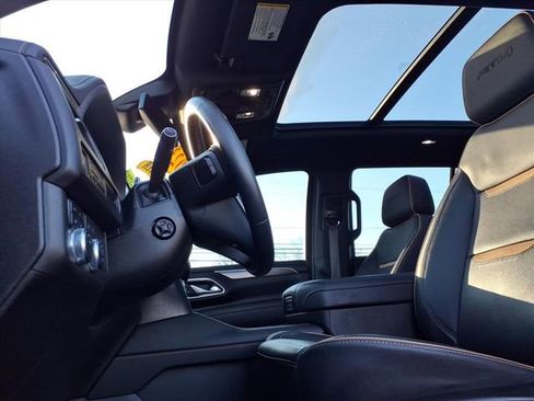 Used 2023 GMC Yukon AT4 w/ LPO, Floor Liner Package image 28