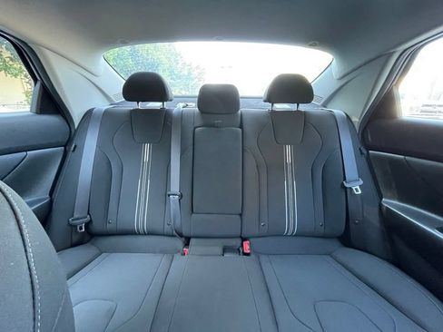 Used 2025 Hyundai Elantra SEL FWD image 29