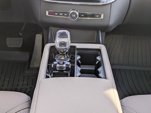 New 2026 Volvo XC90 B6 Plus w/ Protection Package Premier AWD/4WD image 24