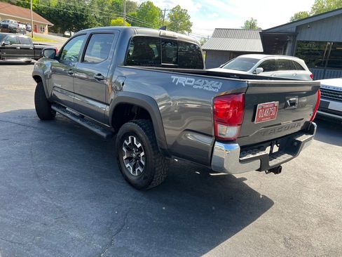 Used 2017 Toyota Tacoma TRD Off-Road image 74