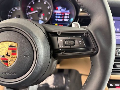 Certified 2025 Porsche Macan Base image 28