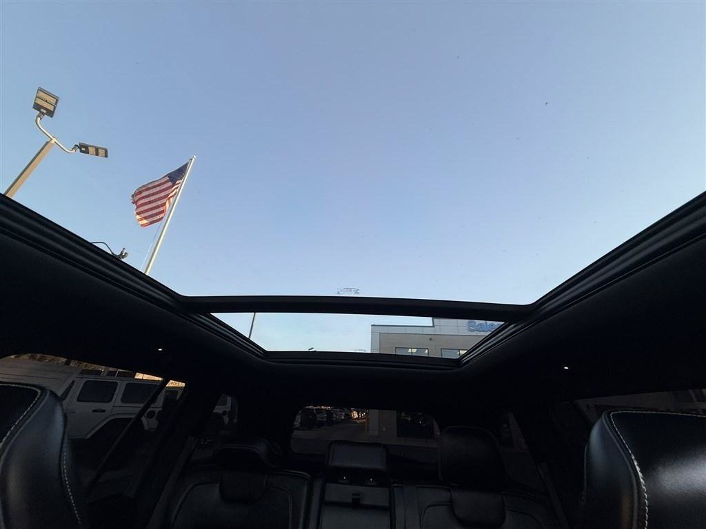 Used 2023 Jeep Grand Cherokee Overland AWD/4WD image 24