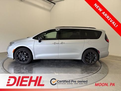 Used 2026 Chrysler Pacifica Limited w/ S Appearance Package image 4