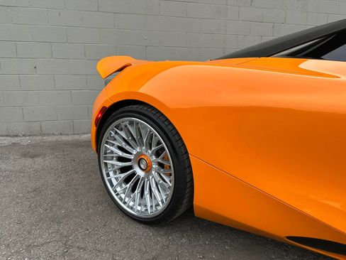Used 2025 McLaren 750S Spider RWD image 9
