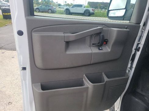 Used 2024 GMC Savana 2500 w/ Driver Convenience Package RWD image 9
