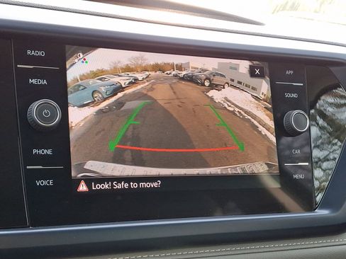 Certified 2024 Volkswagen Taos SE image 19