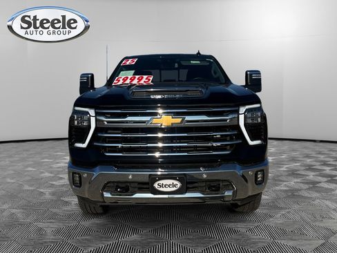 Used 2025 Chevrolet Silverado 2500 LTZ w/ LTZ Convenience Package image 8