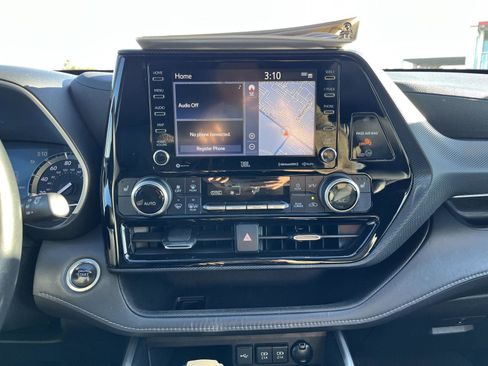 Used 2021 Toyota Highlander XSE image 32