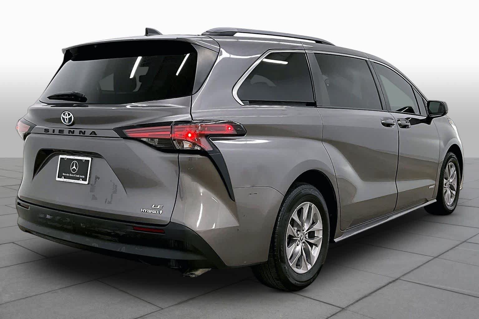 Used 2021 Toyota Sienna LE FWD image 13