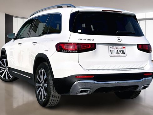 Used 2023 Mercedes-Benz GLB 250 w/ Premium Package image 4