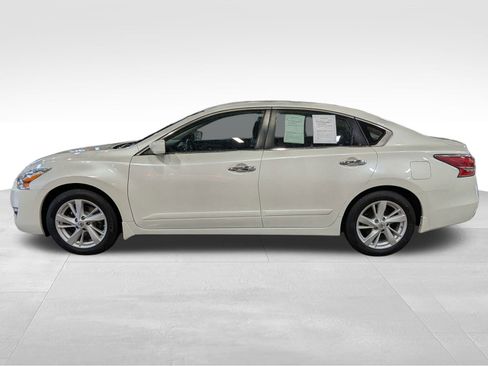 Used 2014 Nissan Altima 2.5 SV image 10