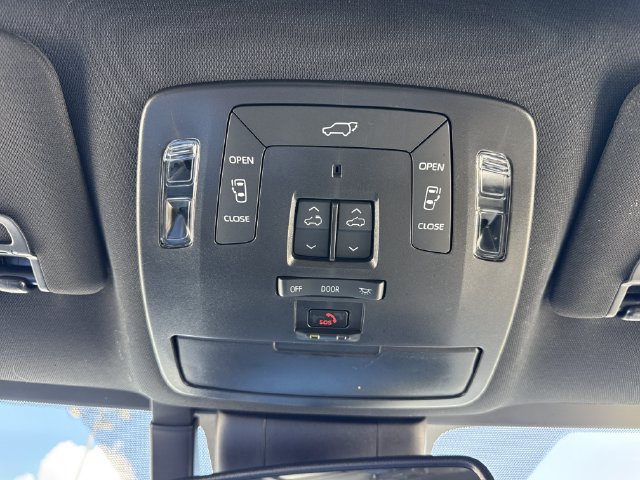 Used 2025 Toyota Sienna Limited AWD/4WD image 32