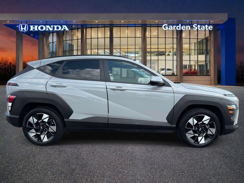 Used 2024 Hyundai Kona SEL w/ Convenience Package FWD image 5