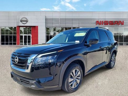 Certified 2025 Nissan Pathfinder SV FWD image 10