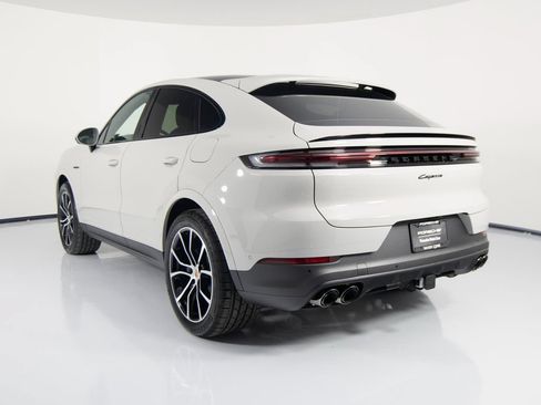 Certified 2026 Porsche Cayenne E-Hybrid Coupe AWD/4WD image 3