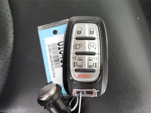 Used 2023 Chrysler Pacifica Touring-L FWD image 21
