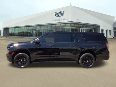 Used 2024 Chevrolet Suburban RST w/ Sport Performance Package AWD/4WD image 3