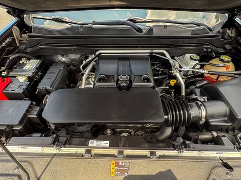 Used 2023 Chevrolet Colorado Z71 w/ Z71 Convenience Package 2 AWD/4WD image 39