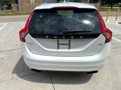 Used 2016 Volvo V60 T5 Premier image 12