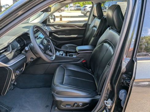 Used 2023 Jeep Grand Cherokee L Limited w/ Luxury Tech Group II AWD/4WD image 9