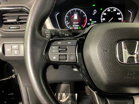 Used 2024 Honda Pilot TrailSport image 11