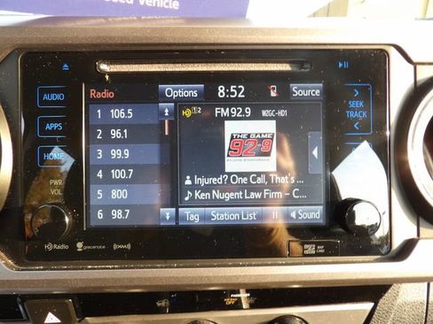 Used 2017 Toyota Tacoma TRD Sport image 18